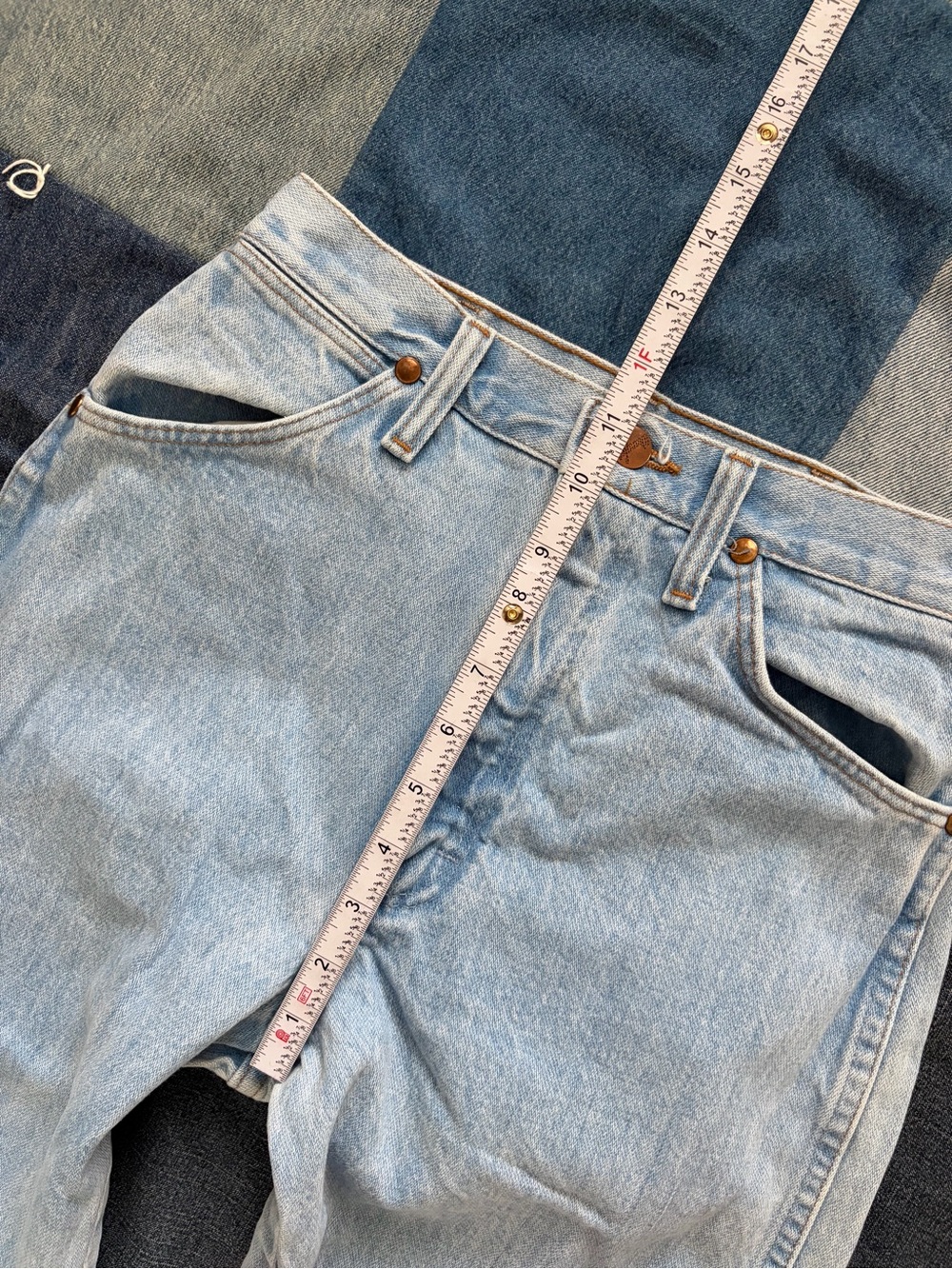 Wrangler 90s vintage jeans made in USA light wash faded denim 26x29 - Picture 10 of 11